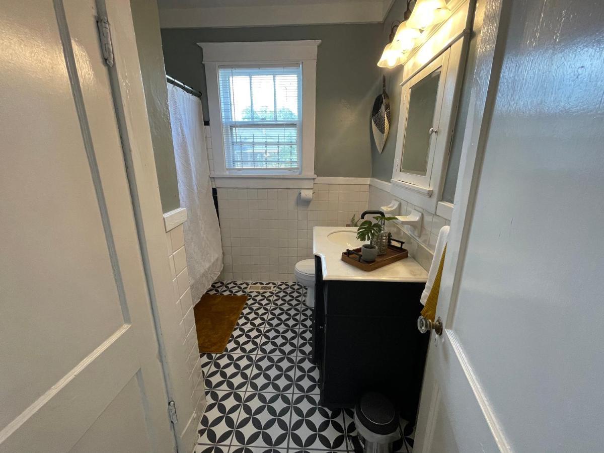 Historic Revival 2br Midtown Fast Wifi Free Parking Yes Pets Hébergement de vacances Memphis